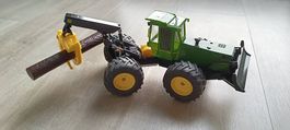 Forstfahrzeug mit Kran & Holzgreifer (John Deere Stil)
